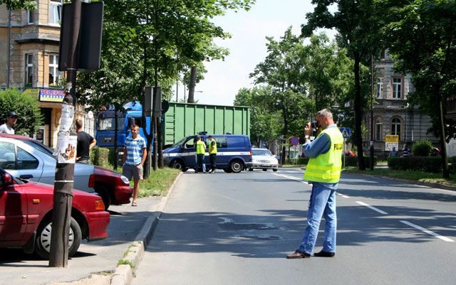 Wypadek w centrum: pieszy wszedł prosto pod koła
