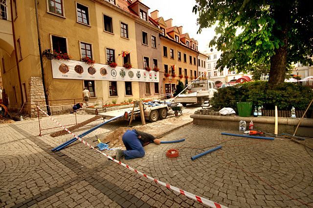 Koniec ciemnogrodu na Rynku i na starówce