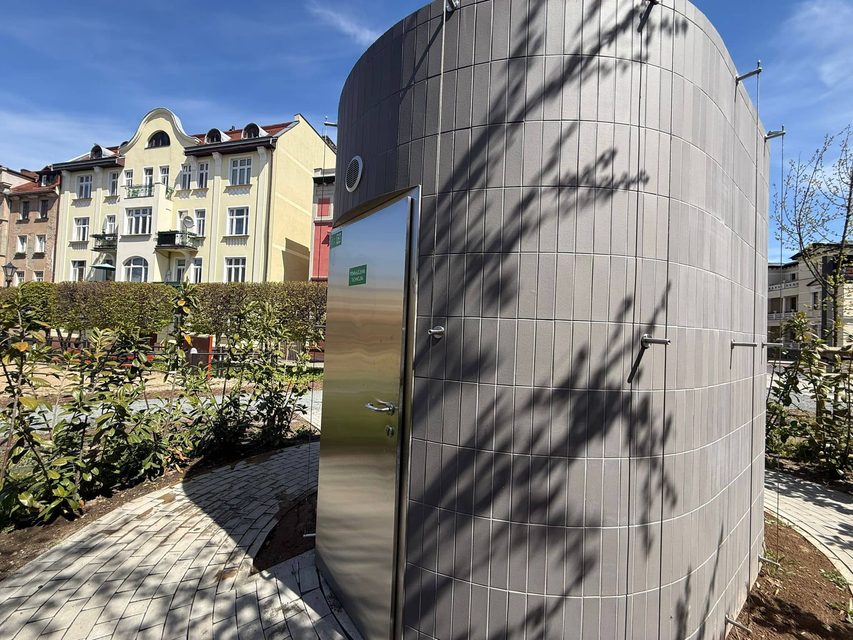 Dwa lata i koniec – toaleta zdewastowana