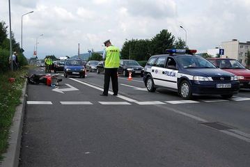 Kierowca wjechał w jednoślad: potrącony skuterzysta w szpitalu