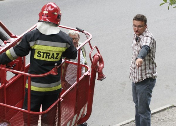 Po akcji mieszkańców i dziennikarzy szpak uratowany