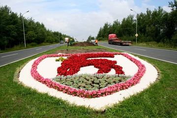Ukwiecone 900–lecie na pokaz wjeżdżającym