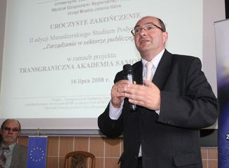 Jeleniogórscy urzędnicy dyplomowani na piątkę