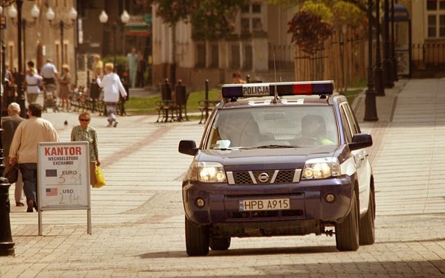 – Pojemnik na plastik, który stał miedzy budynkami 13 a 15 na ulicy Cieplickiej został skradziony co pracownicy naszej firmy zgłosili policji – usłyszeliśmy od pracownika firmy Sim