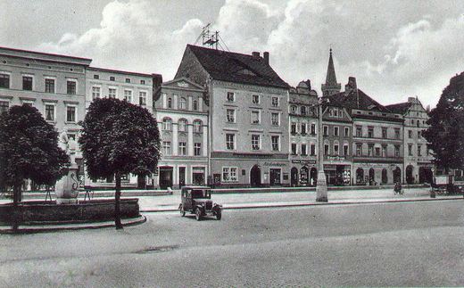 Opakują wielką płytę na starym mieście