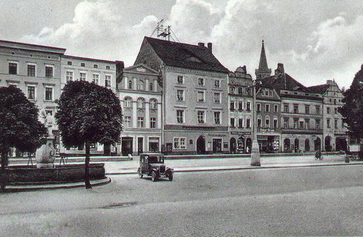 Opakują wielką płytę na starym mieście