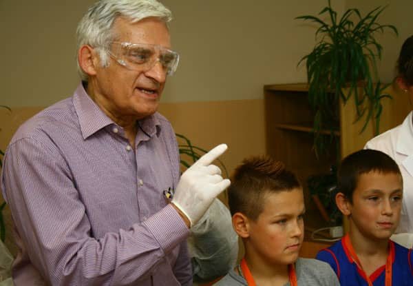 Wolontariusz Jerzy Buzek