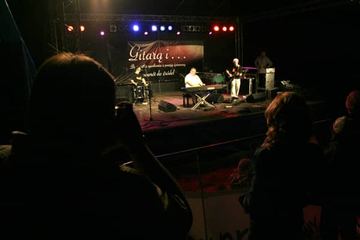 Gitarą i... niezwykle udane