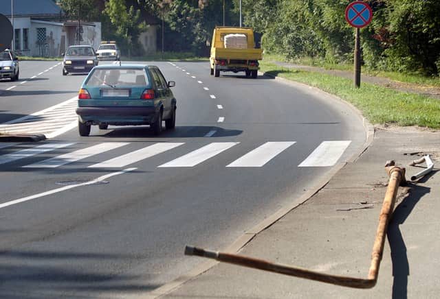 Ścinają latarnie na Wolności