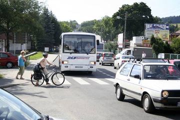 Wyciek gazu na stacji paliw – paraliż na drogach