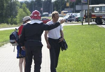 Wyciek gazu na stacji paliw – paraliż na drogach