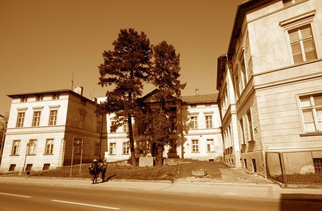 Papierowe apartamentowce i hotel