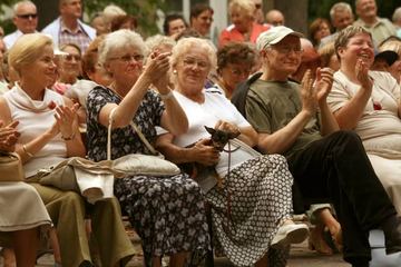 Podwórkowe rytmy na cieplickiej promenadzie