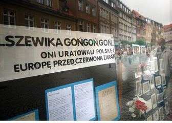 Honory wojskowym pod parasolami