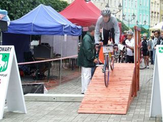 Mimo kiepskiej pogody udane zawody kolarskie w Kowarach
