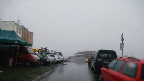 Deszczowo, smutno i pusto na Górze Szybowcowej