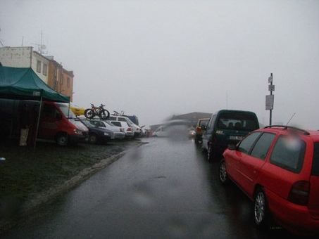 Deszczowo, smutno i pusto na Górze Szybowcowej