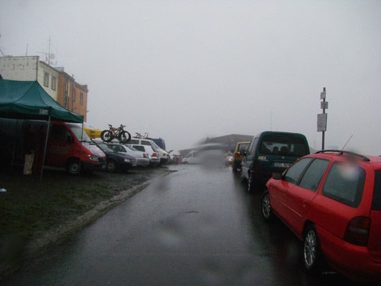 Deszczowo, smutno i pusto na Górze Szybowcowej