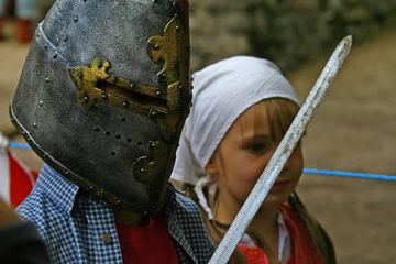 Rycerze szturmowali ruiny zamczyska