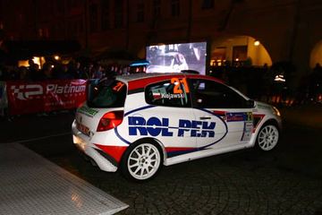 Warkot silników na Placu Ratuszowym