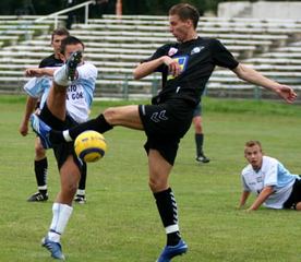Wymęczone zwycięstwo Karkonoszy w derbowym pojedynku