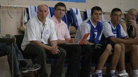 Szkoleniowcy Sudetów: Ireneusz Taraszkiewicz i Artur Czekański mają sposób na pokonanie Siarki Tarnobrzeg w debiucie ich podopiecznych w I lidze.