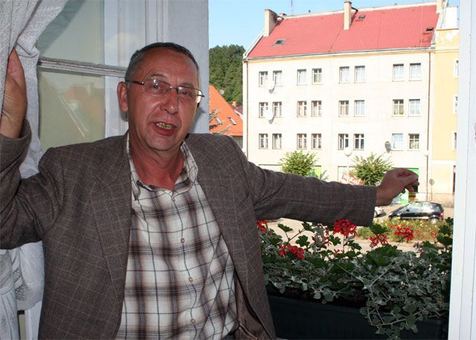 – Jeśli te kamienice naprzeciwko ratusza odetną się od centralnej kotłowni, straci ona rację bytu – mówi burmistrz Bogdan Mościcki.