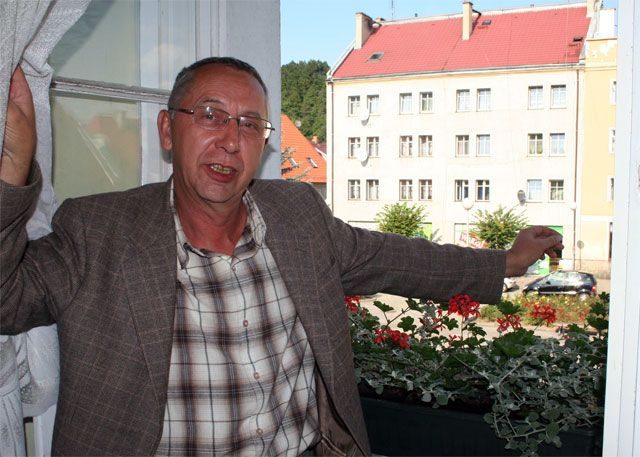 – Jeśli te kamienice naprzeciwko ratusza odetną się od centralnej kotłowni, straci ona rację bytu – mówi burmistrz Bogdan Mościcki.