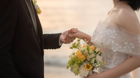 Ogłoszenia matrymonialne wracają do gry! Jak znaleźć partnera, nie tracąc czasu ani godności?