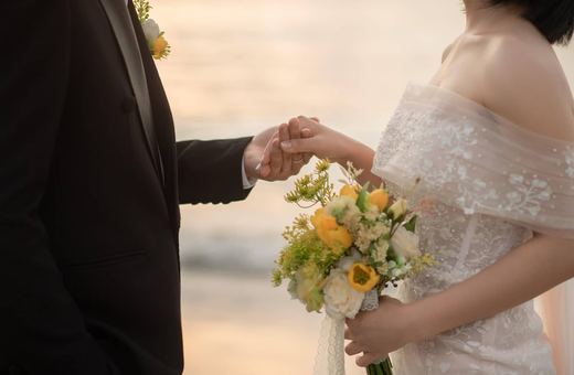 Ogłoszenia matrymonialne wracają do gry! Jak znaleźć partnera, nie tracąc czasu ani godności?