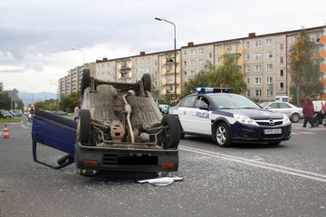 Nie ustąpił pierwszeństwa i doprowadził do dachowania