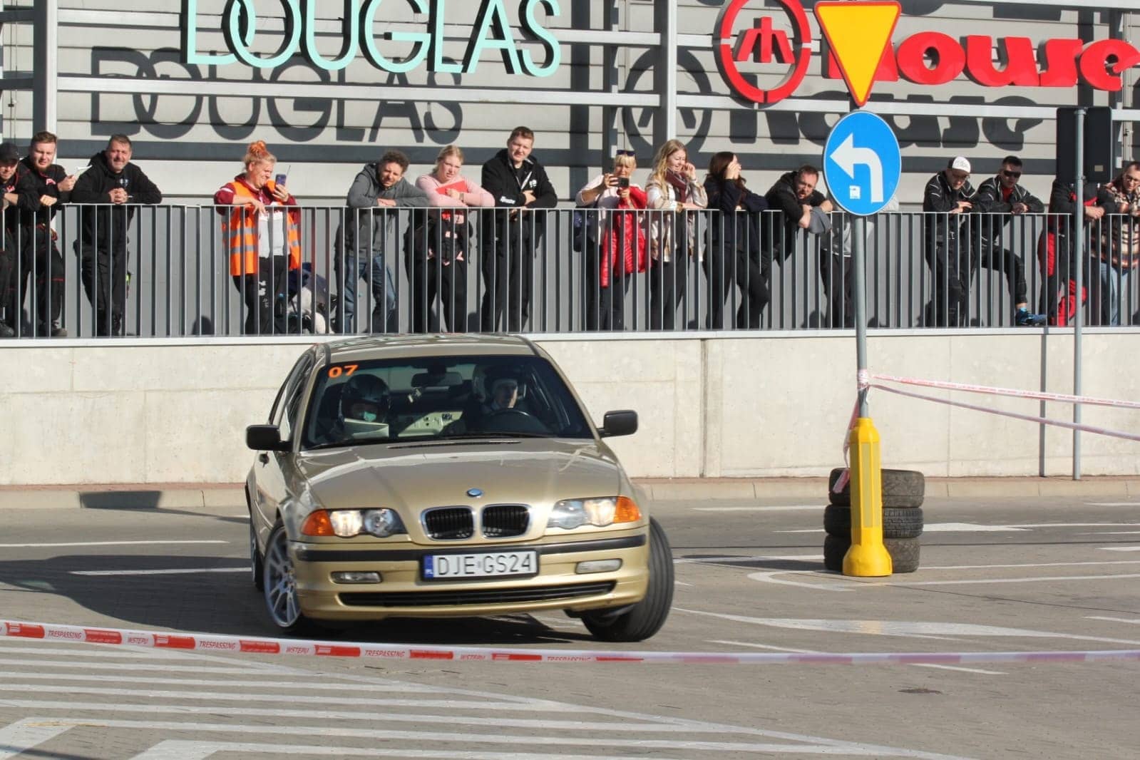 Zamienią parking w rajdową arenę