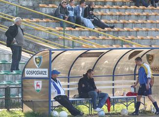 Pub Gol zwycięża w derbach