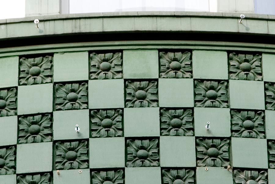 Kołkiem rozporowym w zabytkową galerię