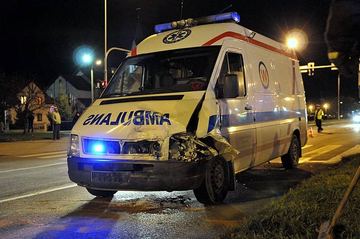 Ambulans w opałach – sprawca uciekł