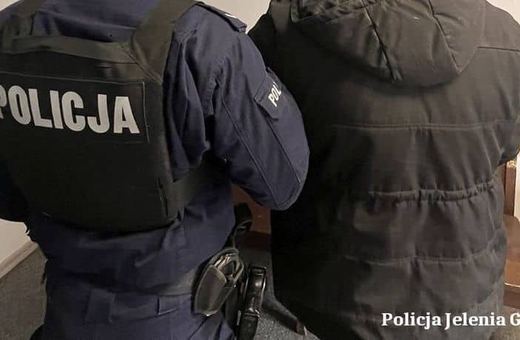 Agresja domowa zakończona zatrzymaniem – 42–latek odpowie przed sądem