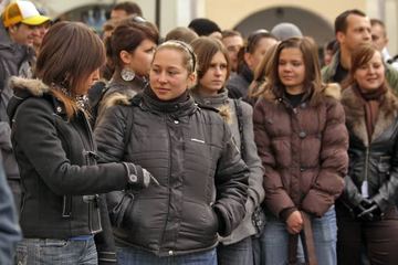 A mury runą, runą przed studentami!