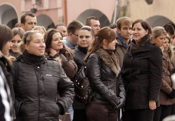 A mury runą, runą przed studentami!
