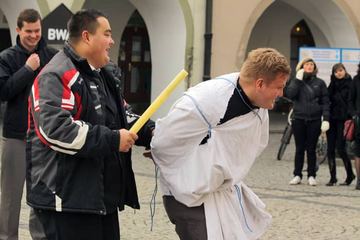 A mury runą, runą przed studentami!