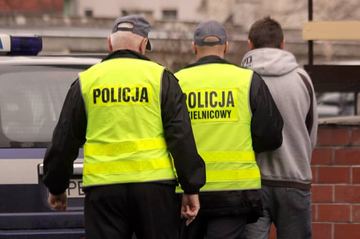 Sukces policji: pseudograficiarz w kajdankach