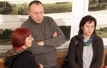 Pan profesor „pomazał” zdjęcia