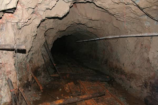 Podziemna fabryka broni odkopana