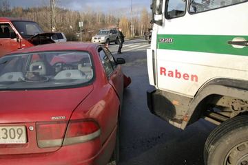 Oślepiony słońcem spowodował wypadek