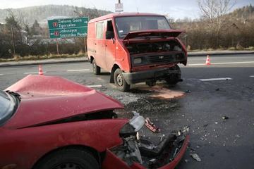 Oślepiony słońcem spowodował wypadek