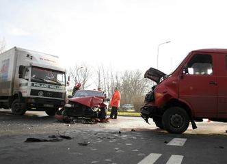 Oślepiony słońcem spowodował wypadek