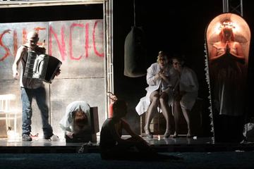 Eksperyment medyczno–sceniczny z tragedią w tle