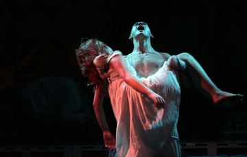 Eksperyment medyczno–sceniczny z tragedią w tle