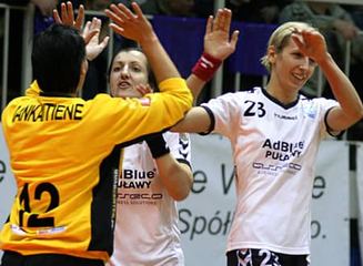 Carlos Astol rozbity przez mistrzynie