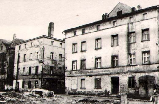 Ulica Pionierów Jeleniej Góry (wtedy Bankowa) u wlotu w Kopernika przed wyburzeniami.
