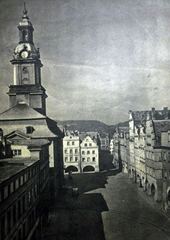 Okładkowe zdjęcie z Turysty – rynek jeleniogórski w 1958 roku. Zdajemy sobie sprawę, że ikonografia do tego tekstu jest dość skromna, ale i dostępność archiwaliów pozostaje niewiel